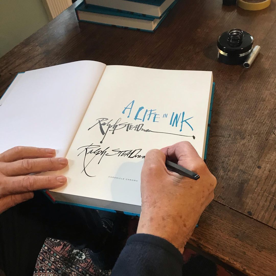Ralph Steadman signing copies of Ralph Steadman: A Life In Ink.